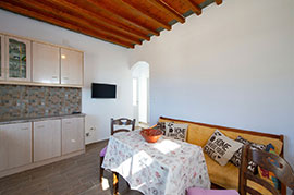 Ενοικιαζόμενο σπίτι Μόσχα στη Σίφνο - Κουζίνα και καθιστικό